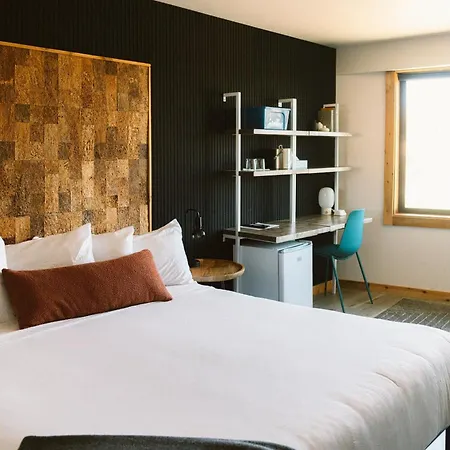 Adrift Hotel-2